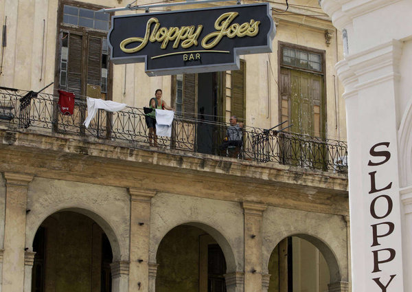 Las dos caras de Cuba conviven en la Habana Vieja