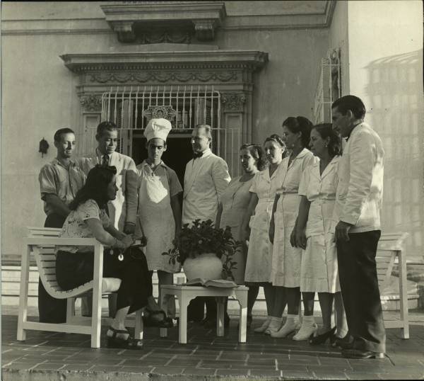 Personal al servicio de una familia habanera rica, 1946. Nina Leen, Life.