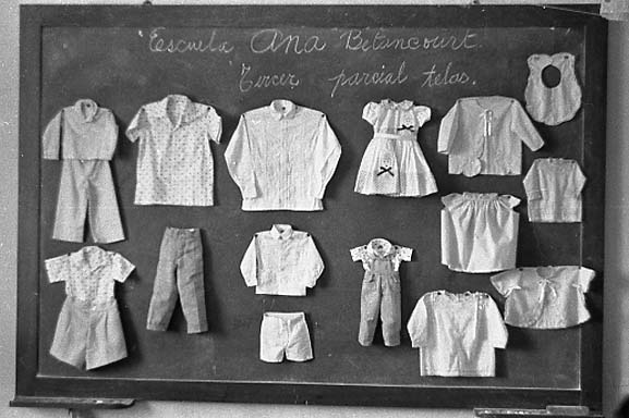 Muestrario de piezas confeccionadas por alumnas de la Escuela de Campesinas Ana Betancourt