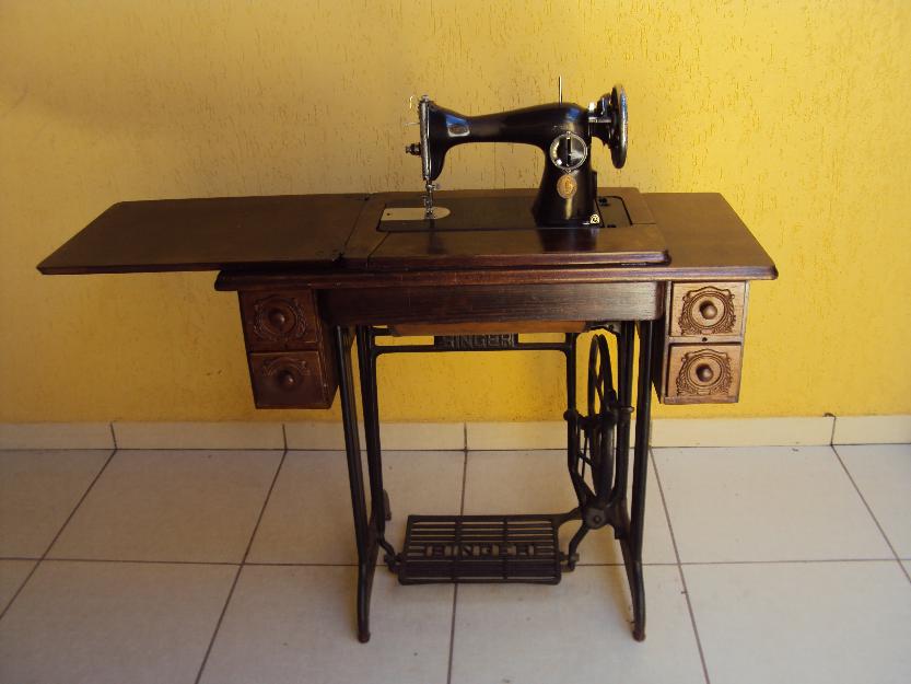 Un modelo de máquina Singer similar al que tenían mis tías