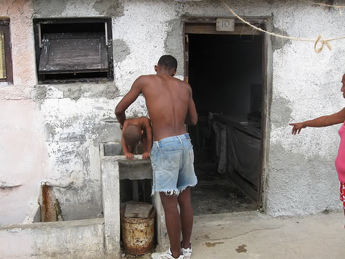 Bañando niño
