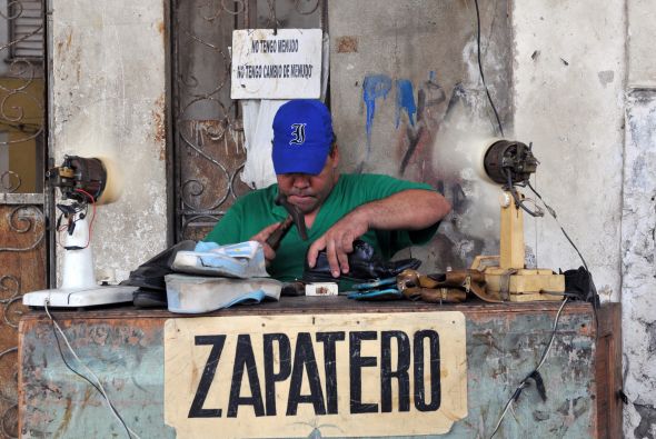Emprendedores particulares, asfixiados por impuestos y prohibiciones