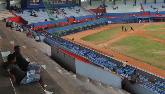 Una salida a la crisis del béisbol en Cuba