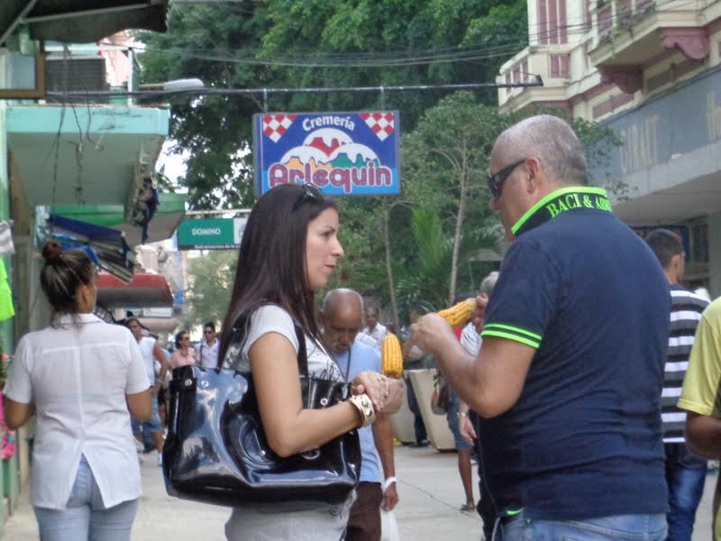 pareja con mazorcas