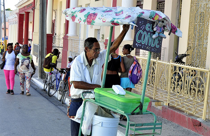 Carteles en Guantánamo