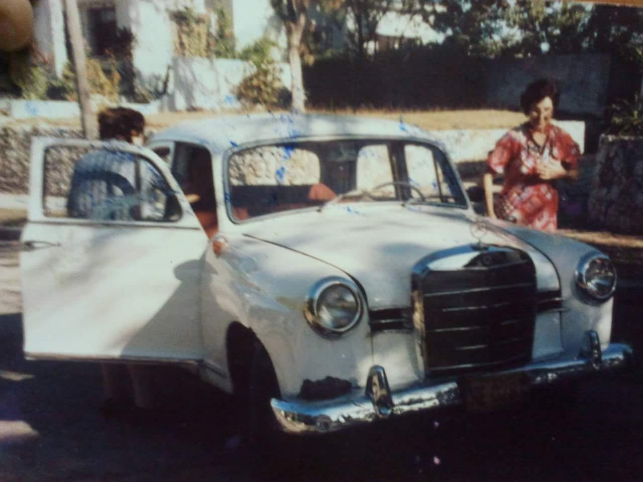 Mercedes Benz, con Rufina y María Teresa