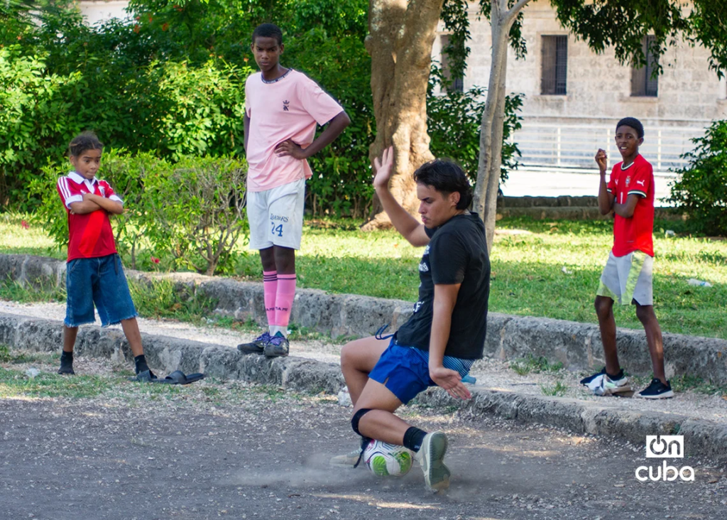 Cómo el fútbol internacional sepultó al béisbol en&nbsp;Cuba