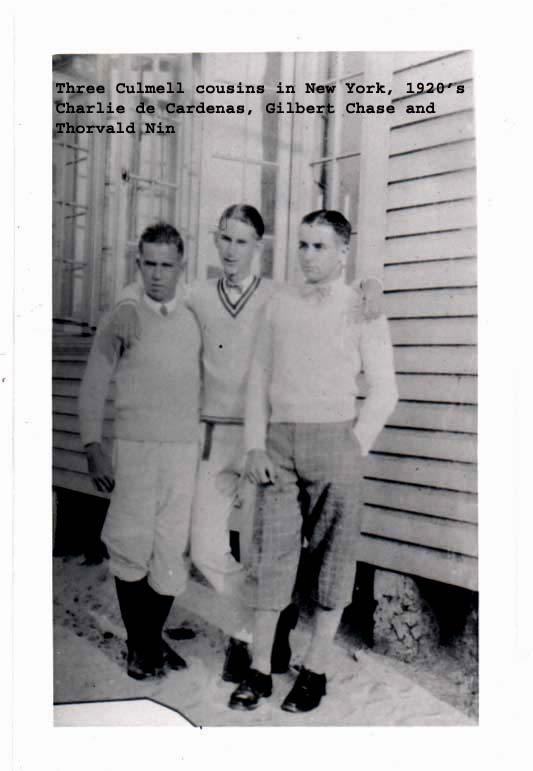 Gilbert Chase (centro), Charlie de Cárdenas (izquierda) y Thorvald Nin Culmell (derecha), foto de 1920